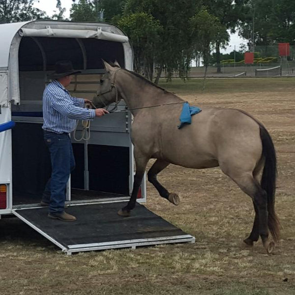 Ian Leighton using Pro Teal Flag for Float loading at a clinic